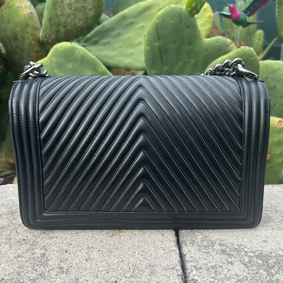 Chanel Chevron Boy Bag - Picture 3 of 13